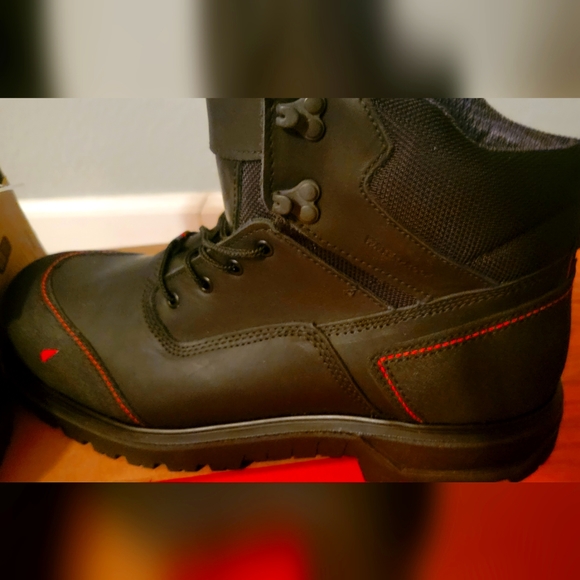Brand New with Tags!Super Sharp style! Mens Red Wing Boots